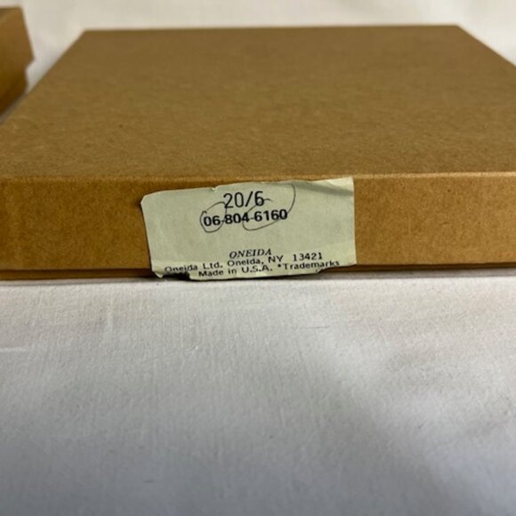 8 Vintage Oneida Silversmiths 6"  Silver Plated Dessert, tea plate # 06-804-6160 - Picture 6 of 6